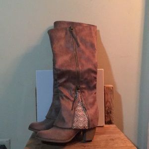 Boots brown size 8